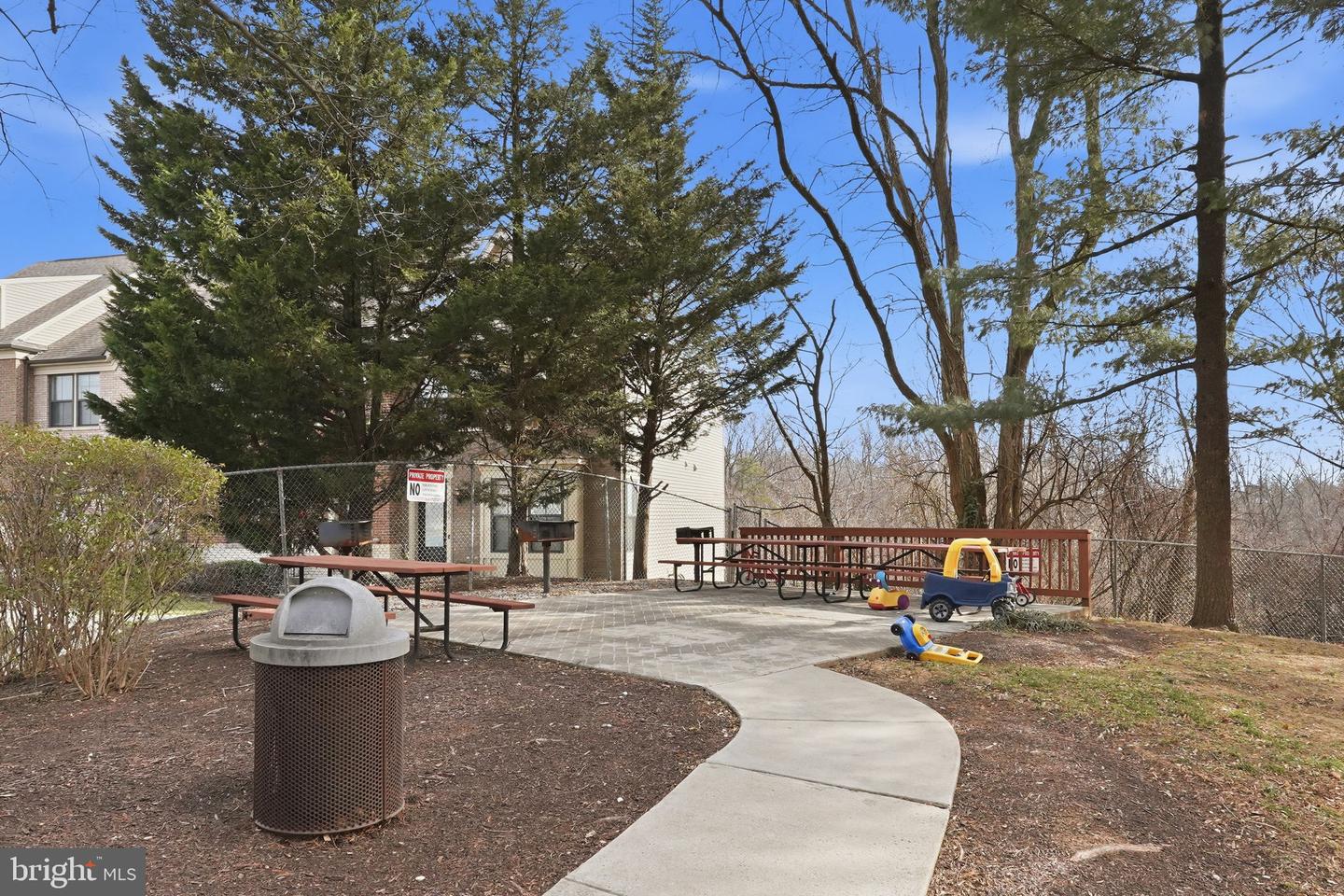 3800 POWELL LN #1104, FALLS CHURCH, Virginia 22041, 2 Bedrooms Bedrooms, ,2 BathroomsBathrooms,Residential,For sale,3800 POWELL LN #1104,VAFX2283572 MLS # VAFX2283572