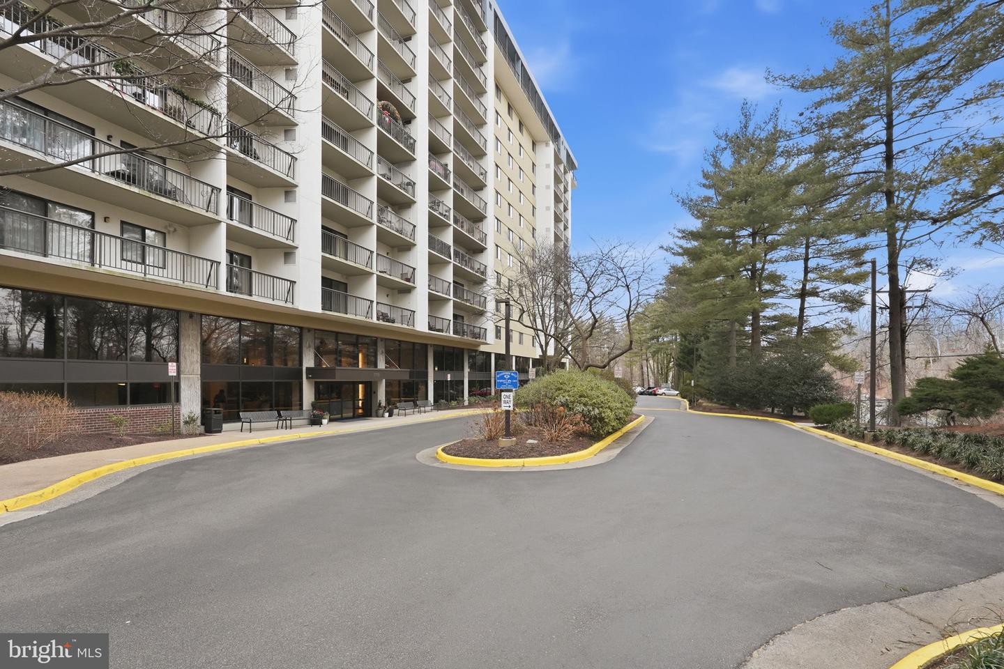 3800 POWELL LN #1104, FALLS CHURCH, Virginia 22041, 2 Bedrooms Bedrooms, ,2 BathroomsBathrooms,Residential,For sale,3800 POWELL LN #1104,VAFX2283572 MLS # VAFX2283572