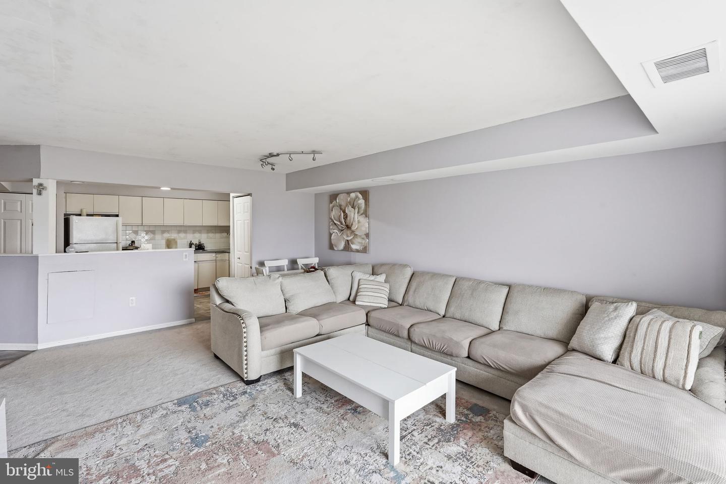 3800 POWELL LN #1104, FALLS CHURCH, Virginia 22041, 2 Bedrooms Bedrooms, ,2 BathroomsBathrooms,Residential,For sale,3800 POWELL LN #1104,VAFX2283572 MLS # VAFX2283572