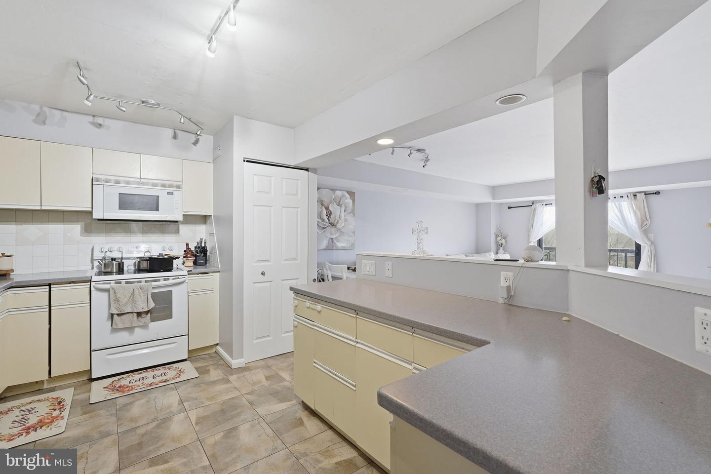 3800 POWELL LN #1104, FALLS CHURCH, Virginia 22041, 2 Bedrooms Bedrooms, ,2 BathroomsBathrooms,Residential,For sale,3800 POWELL LN #1104,VAFX2283572 MLS # VAFX2283572