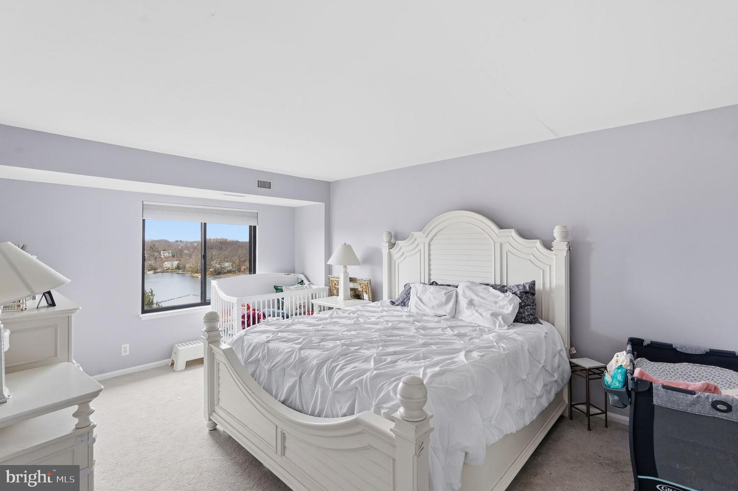 3800 POWELL LN #1104, FALLS CHURCH, Virginia 22041, 2 Bedrooms Bedrooms, ,2 BathroomsBathrooms,Residential,For sale,3800 POWELL LN #1104,VAFX2283572 MLS # VAFX2283572