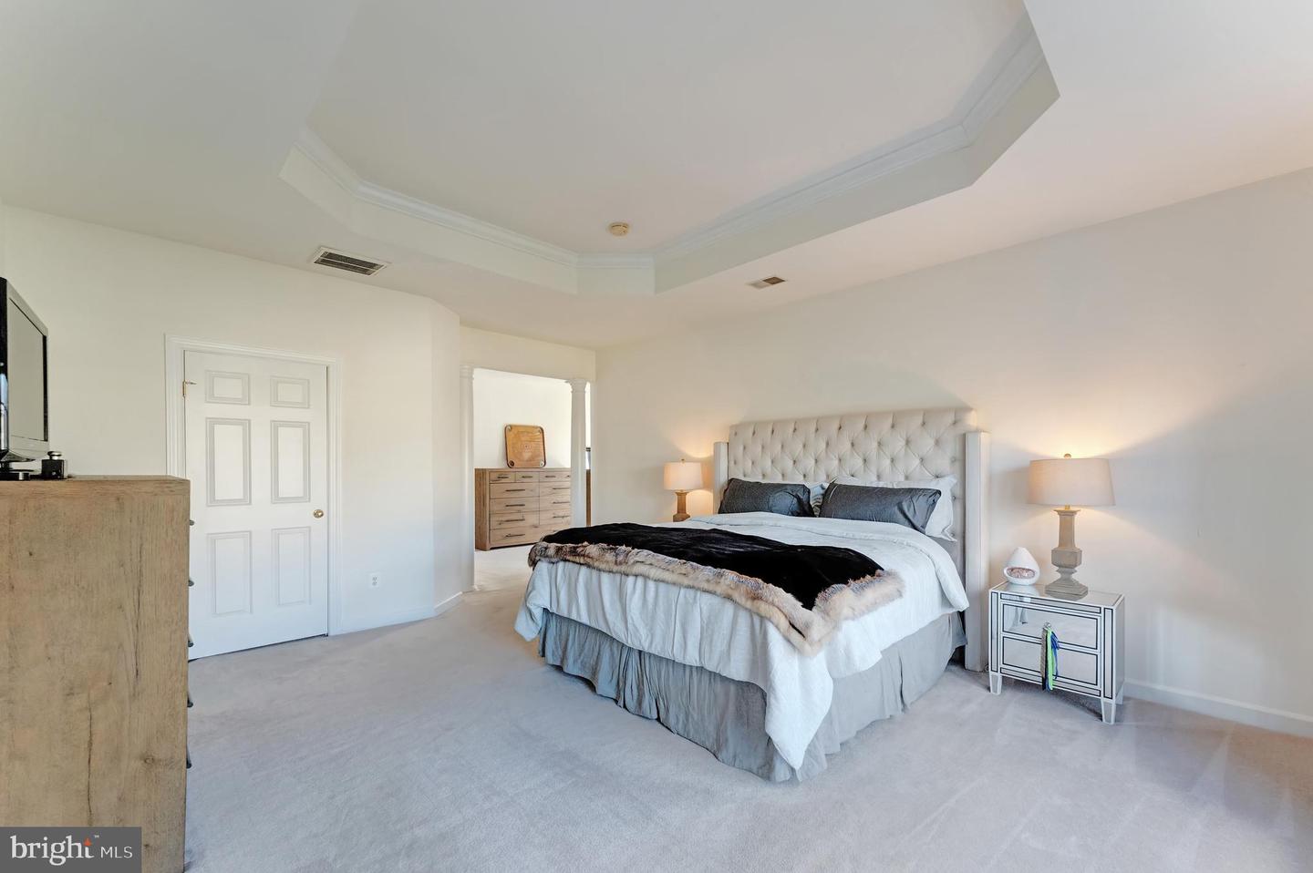 42591 UNBRIDLEDS SONG PL, CHANTILLY, Virginia 20152, 5 Bedrooms Bedrooms, ,4 BathroomsBathrooms,Residential,For sale,42591 UNBRIDLEDS SONG PL,VALO2113136 MLS # VALO2113136