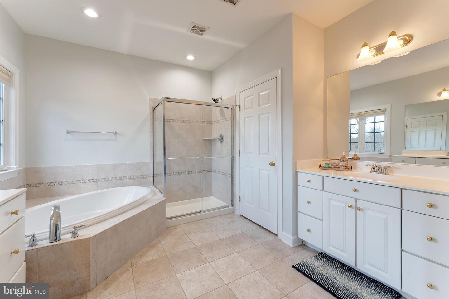 42591 UNBRIDLEDS SONG PL, CHANTILLY, Virginia 20152, 5 Bedrooms Bedrooms, ,4 BathroomsBathrooms,Residential,For sale,42591 UNBRIDLEDS SONG PL,VALO2113136 MLS # VALO2113136