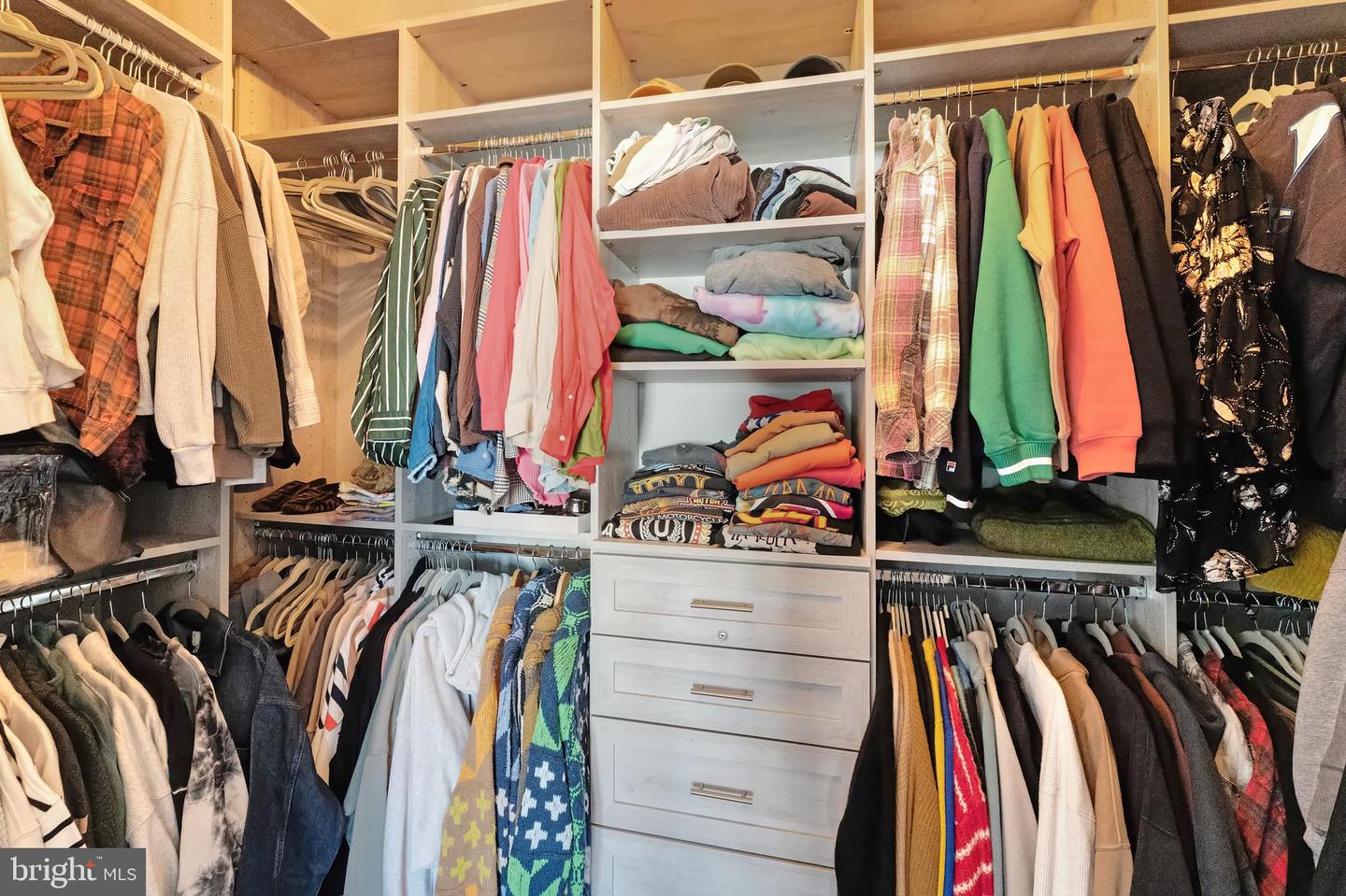 42591 UNBRIDLEDS SONG PL, CHANTILLY, Virginia 20152, 5 Bedrooms Bedrooms, ,4 BathroomsBathrooms,Residential,For sale,42591 UNBRIDLEDS SONG PL,VALO2113136 MLS # VALO2113136