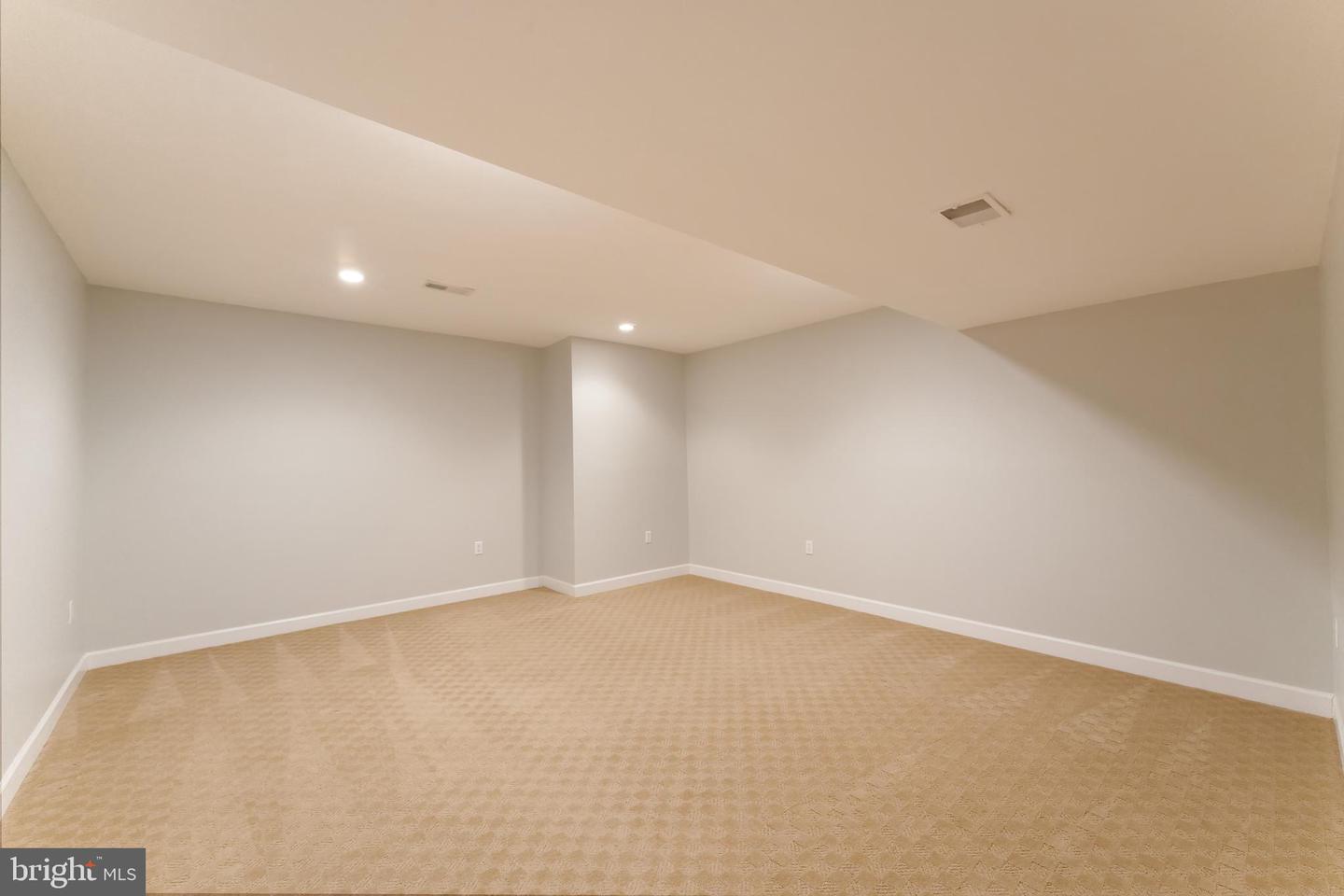 42591 UNBRIDLEDS SONG PL, CHANTILLY, Virginia 20152, 5 Bedrooms Bedrooms, ,4 BathroomsBathrooms,Residential,For sale,42591 UNBRIDLEDS SONG PL,VALO2113136 MLS # VALO2113136