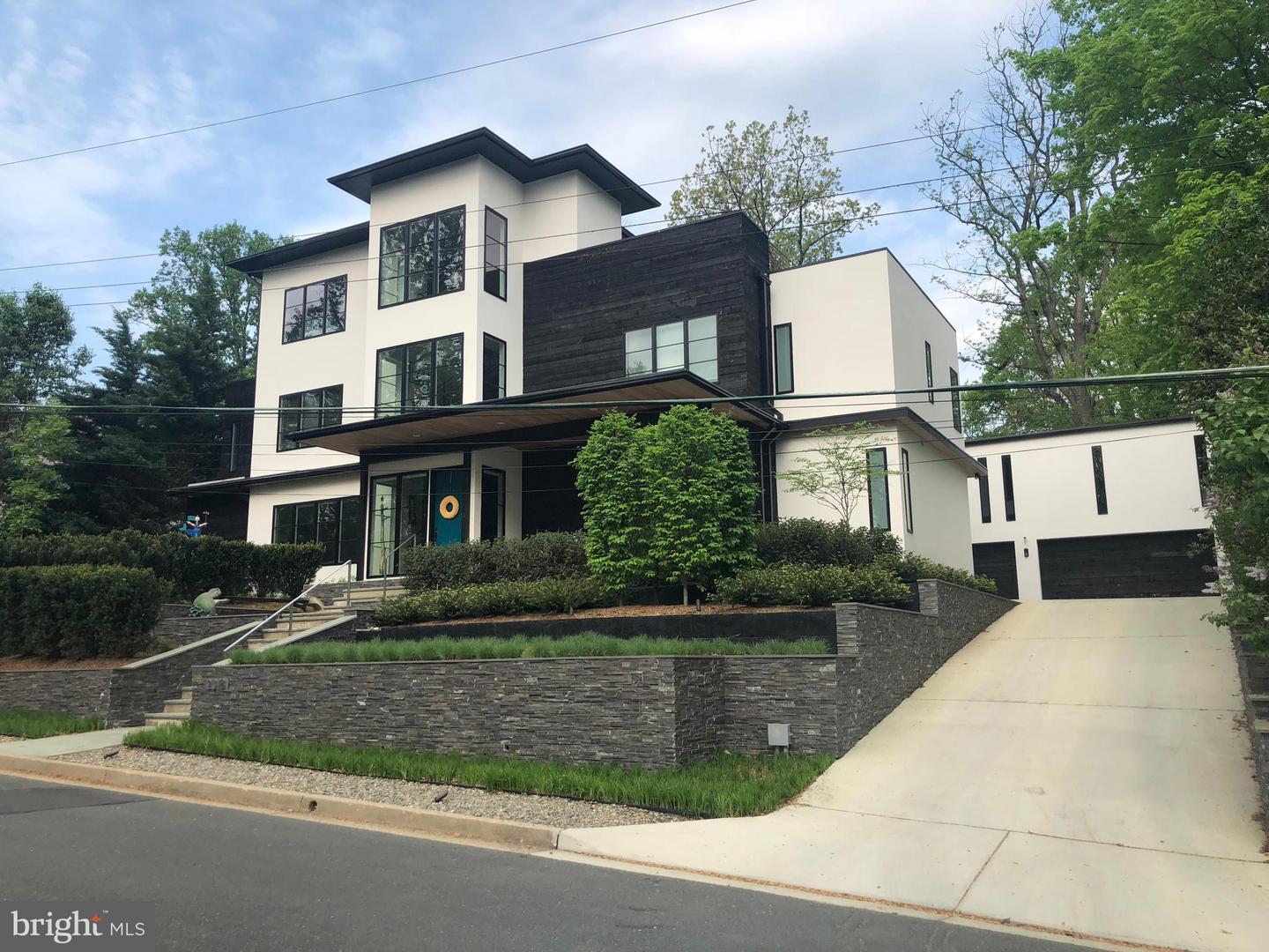 2318 N RICHMOND ST, ARLINGTON, Virginia 22207, 6 Bedrooms Bedrooms, ,6 BathroomsBathrooms,Residential,For sale,2318 N RICHMOND ST,VAAR2067370 MLS # VAAR2067370