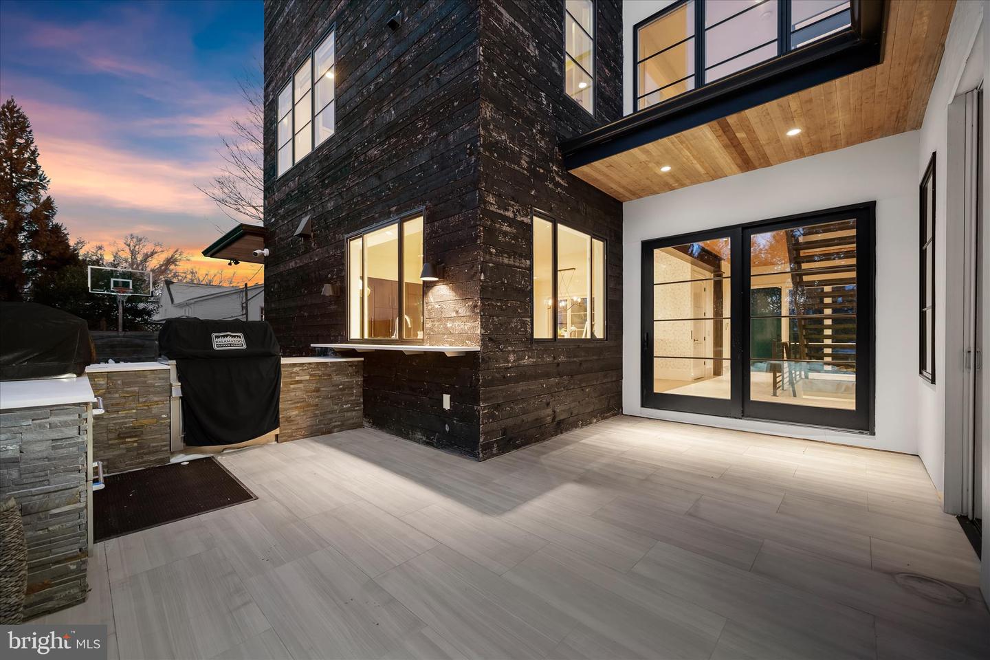 2318 N RICHMOND ST, ARLINGTON, Virginia 22207, 6 Bedrooms Bedrooms, ,6 BathroomsBathrooms,Residential,For sale,2318 N RICHMOND ST,VAAR2067370 MLS # VAAR2067370