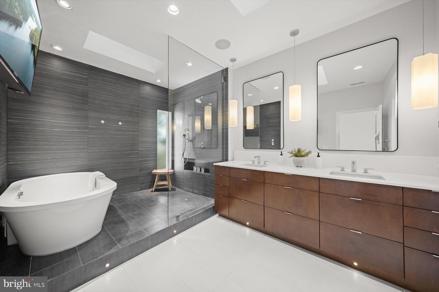 2318 N RICHMOND ST, ARLINGTON, Virginia 22207, 6 Bedrooms Bedrooms, ,6 BathroomsBathrooms,Residential,For sale,2318 N RICHMOND ST,VAAR2067370 MLS # VAAR2067370