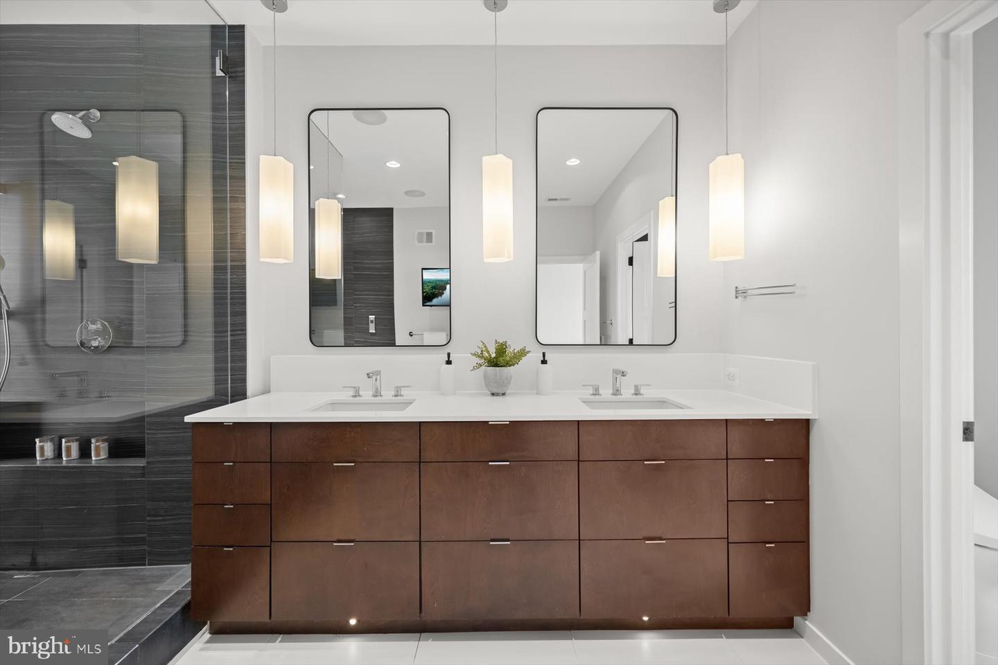 2318 N RICHMOND ST, ARLINGTON, Virginia 22207, 6 Bedrooms Bedrooms, ,6 BathroomsBathrooms,Residential,For sale,2318 N RICHMOND ST,VAAR2067370 MLS # VAAR2067370