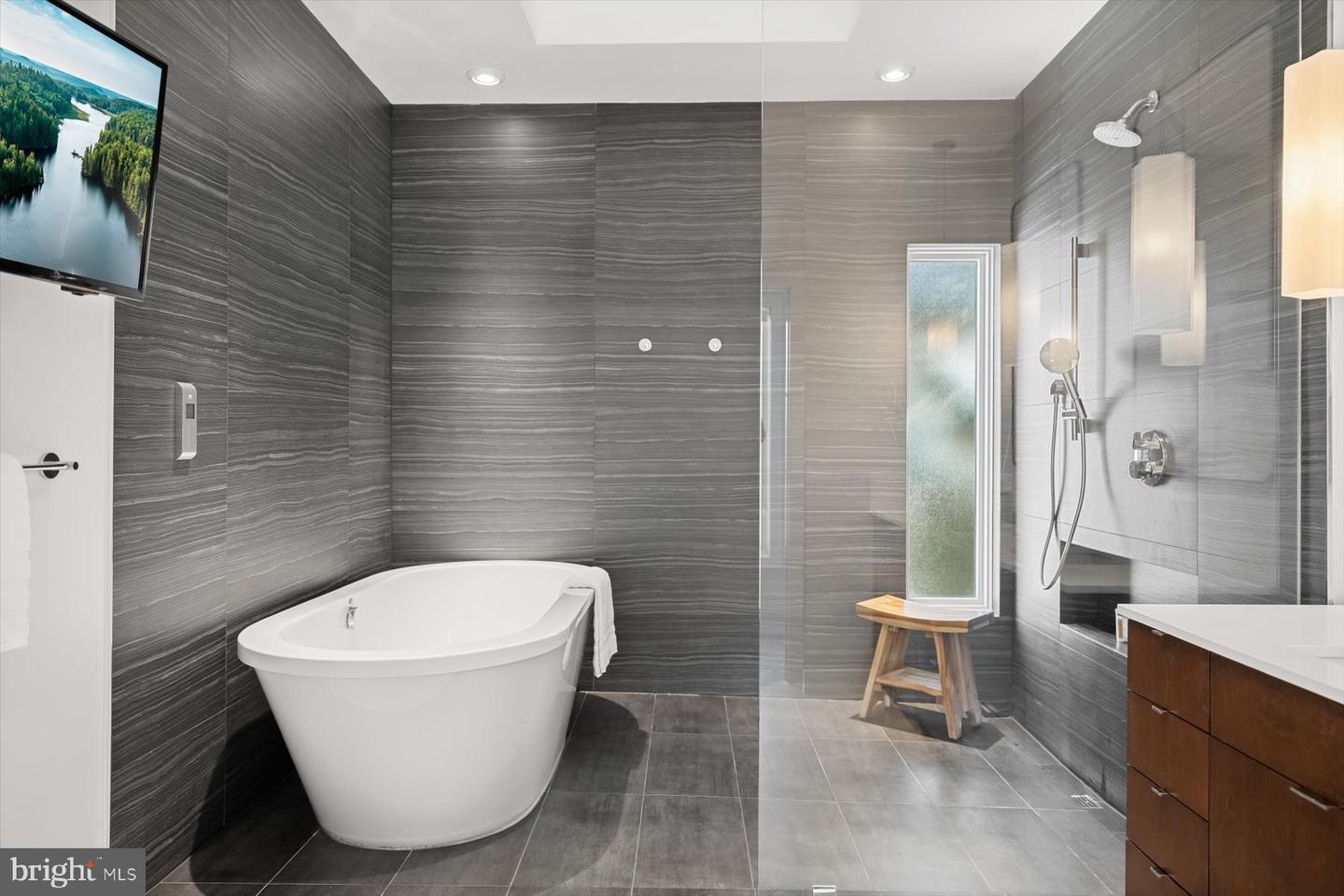 2318 N RICHMOND ST, ARLINGTON, Virginia 22207, 6 Bedrooms Bedrooms, ,6 BathroomsBathrooms,Residential,For sale,2318 N RICHMOND ST,VAAR2067370 MLS # VAAR2067370