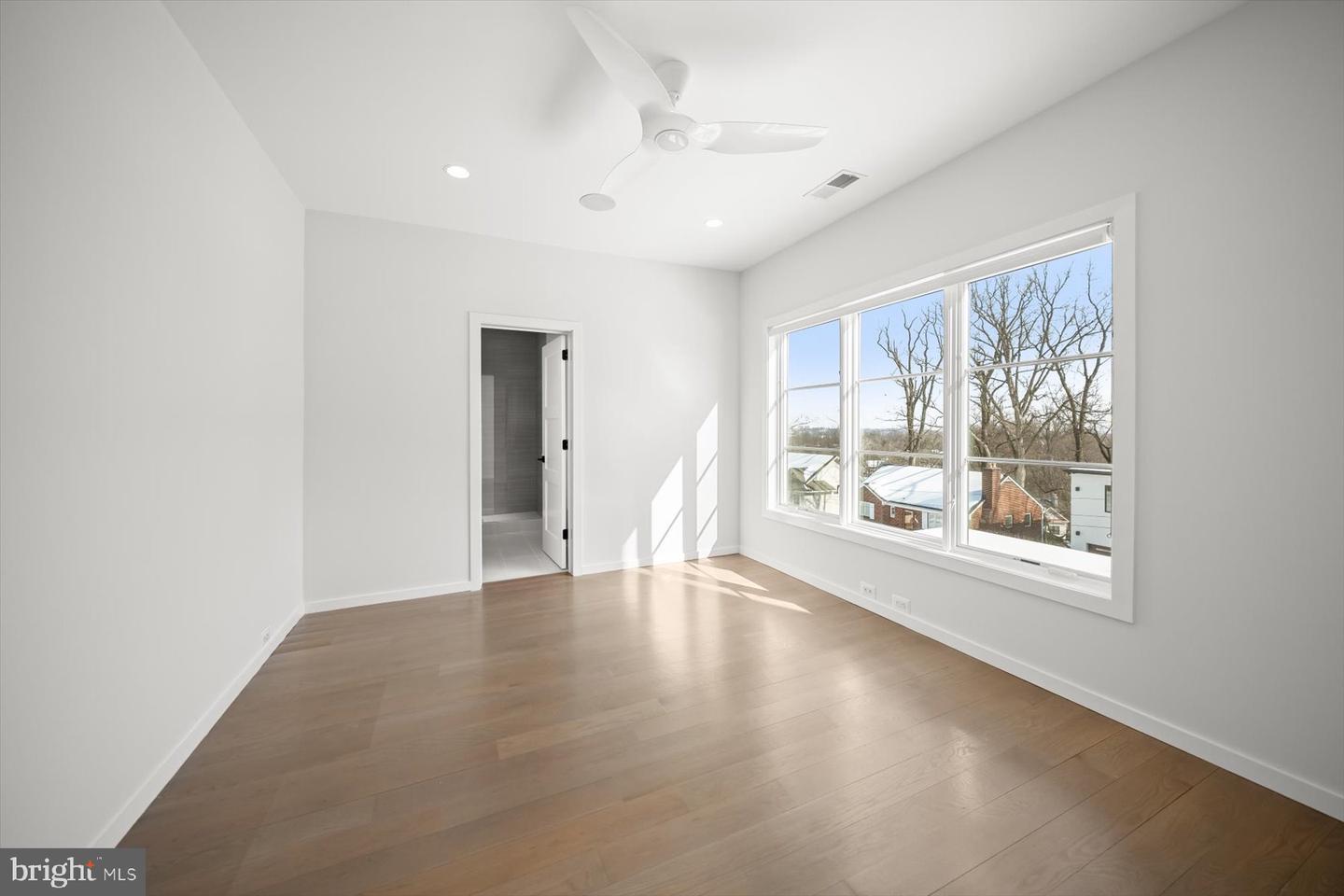 2318 N RICHMOND ST, ARLINGTON, Virginia 22207, 6 Bedrooms Bedrooms, ,6 BathroomsBathrooms,Residential,For sale,2318 N RICHMOND ST,VAAR2067370 MLS # VAAR2067370