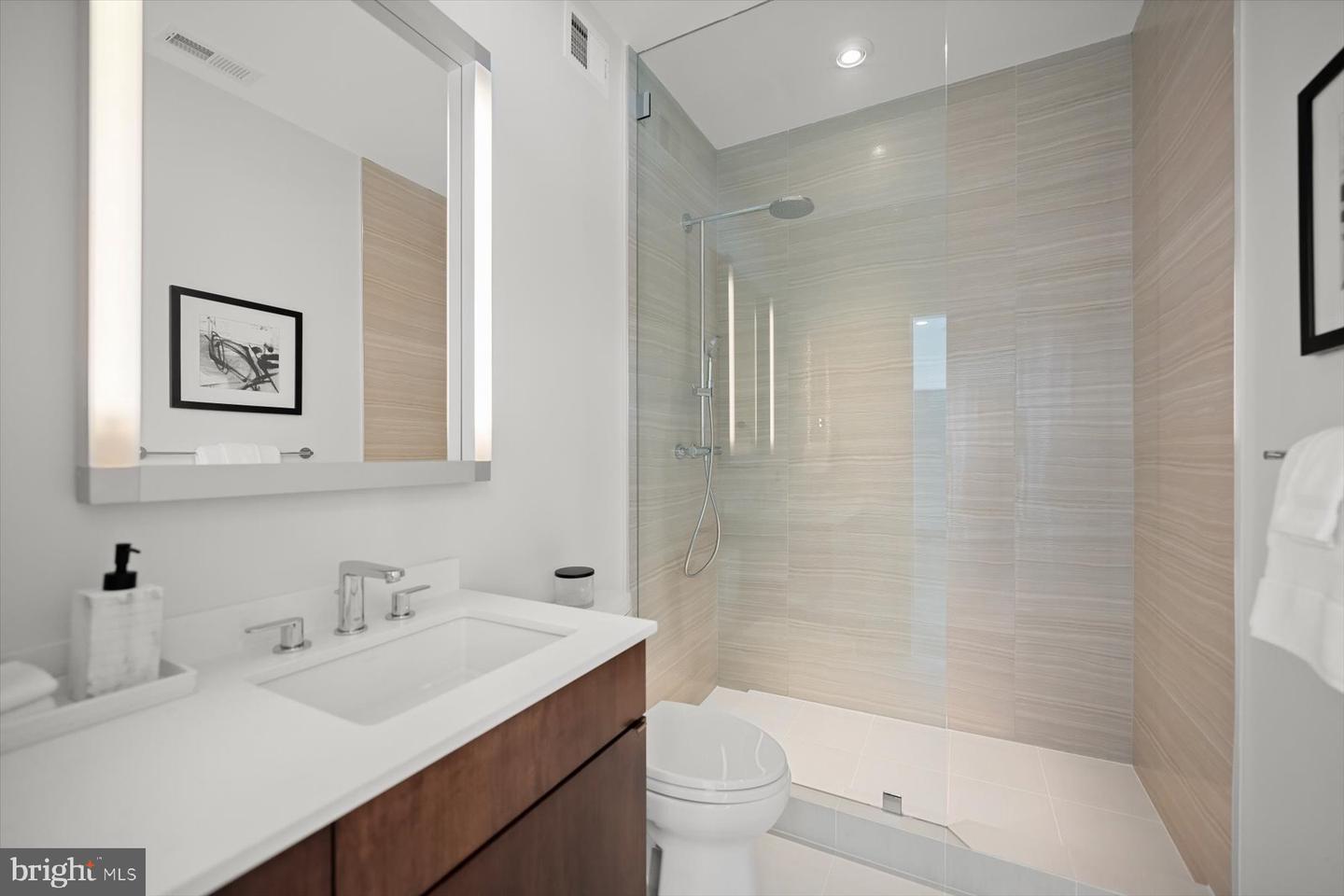 2318 N RICHMOND ST, ARLINGTON, Virginia 22207, 6 Bedrooms Bedrooms, ,6 BathroomsBathrooms,Residential,For sale,2318 N RICHMOND ST,VAAR2067370 MLS # VAAR2067370