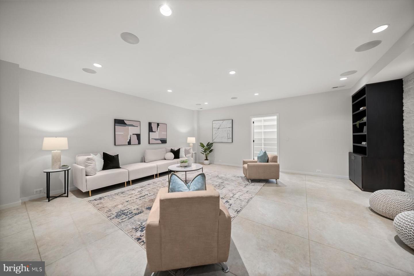 2318 N RICHMOND ST, ARLINGTON, Virginia 22207, 6 Bedrooms Bedrooms, ,6 BathroomsBathrooms,Residential,For sale,2318 N RICHMOND ST,VAAR2067370 MLS # VAAR2067370