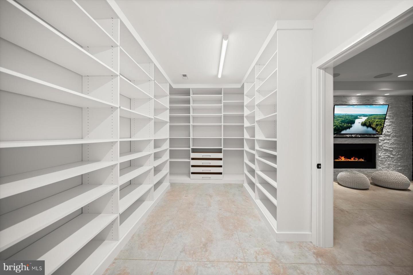 2318 N RICHMOND ST, ARLINGTON, Virginia 22207, 6 Bedrooms Bedrooms, ,6 BathroomsBathrooms,Residential,For sale,2318 N RICHMOND ST,VAAR2067370 MLS # VAAR2067370