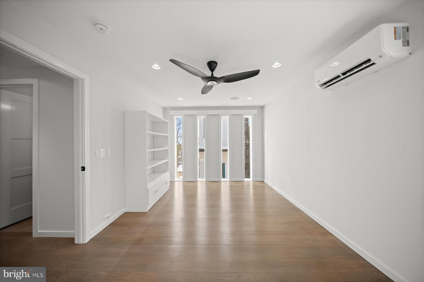 2318 N RICHMOND ST, ARLINGTON, Virginia 22207, 6 Bedrooms Bedrooms, ,6 BathroomsBathrooms,Residential,For sale,2318 N RICHMOND ST,VAAR2067370 MLS # VAAR2067370