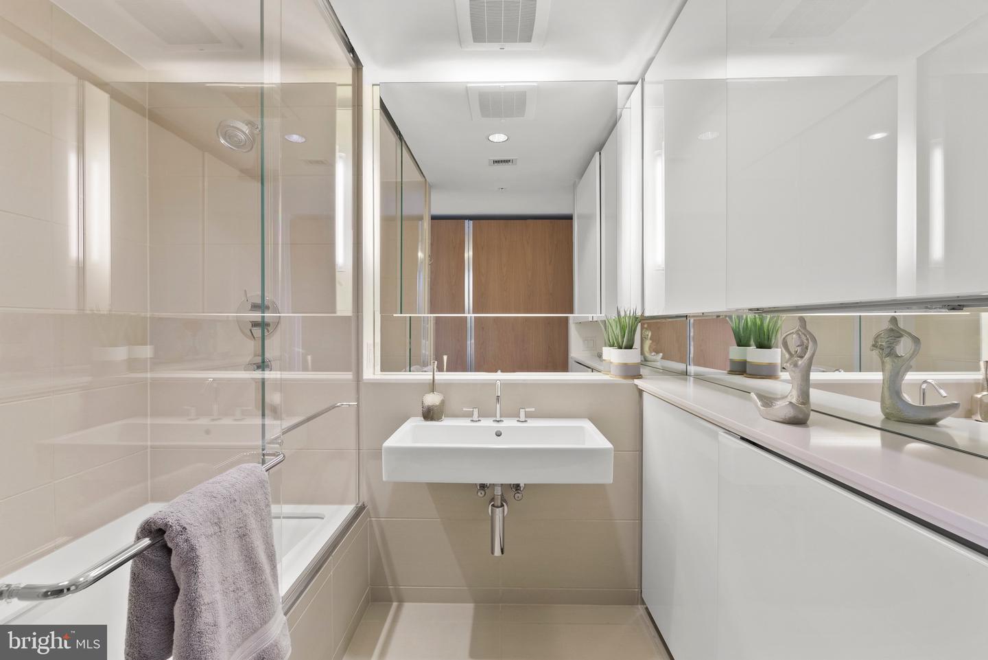 920 I ST NW #1009, WASHINGTON, District Of Columbia 20001, 2 Bedrooms Bedrooms, ,2 BathroomsBathrooms,Residential,For sale,920 I ST NW #1009,DCDC2240026 MLS # DCDC2240026