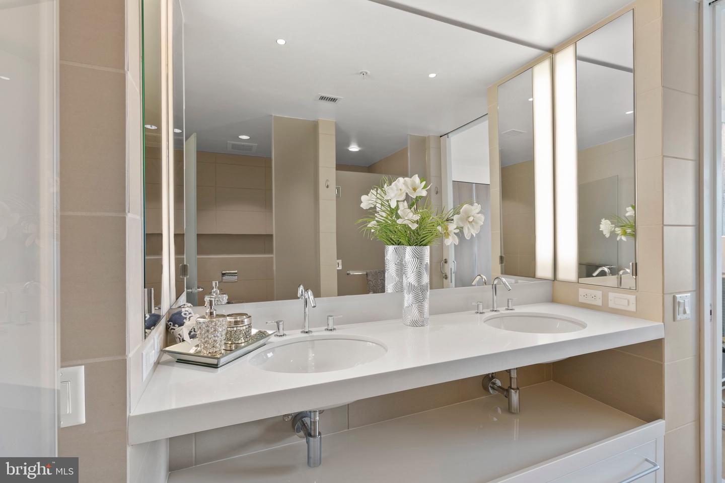 920 I ST NW #1009, WASHINGTON, District Of Columbia 20001, 2 Bedrooms Bedrooms, ,2 BathroomsBathrooms,Residential,For sale,920 I ST NW #1009,DCDC2240026 MLS # DCDC2240026