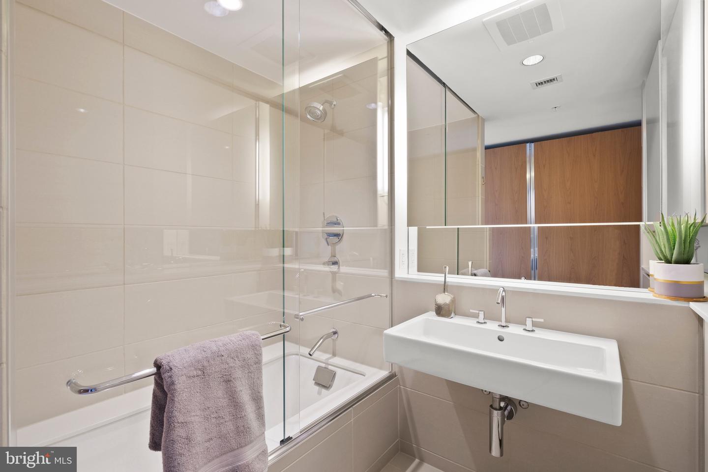 920 I ST NW #1009, WASHINGTON, District Of Columbia 20001, 2 Bedrooms Bedrooms, ,2 BathroomsBathrooms,Residential,For sale,920 I ST NW #1009,DCDC2240026 MLS # DCDC2240026