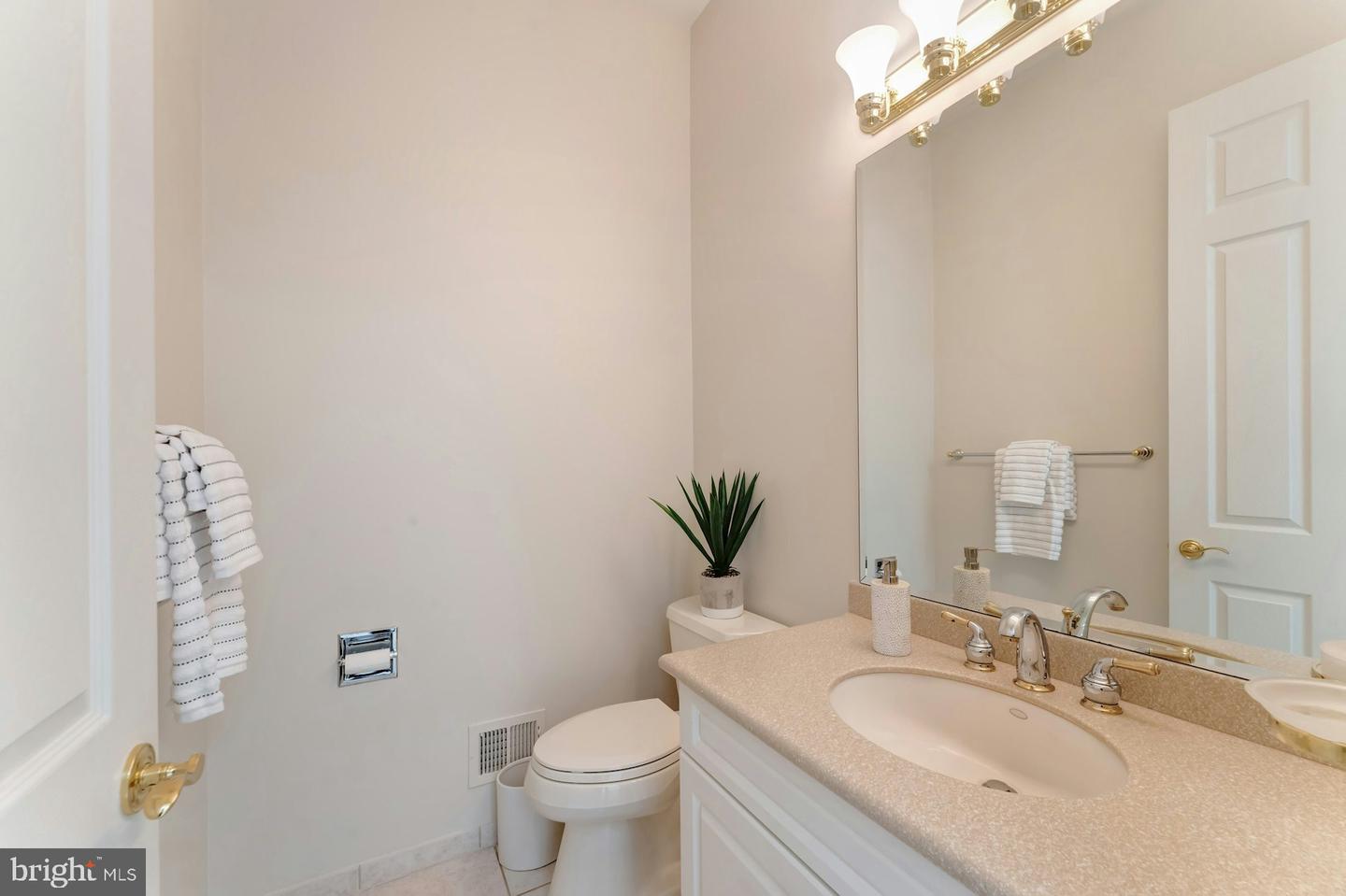 40436 BEACON HILL DR, LEESBURG, Virginia 20176, 5 Bedrooms Bedrooms, ,5 BathroomsBathrooms,Residential,For sale,40436 BEACON HILL DR,VALO2113328 MLS # VALO2113328