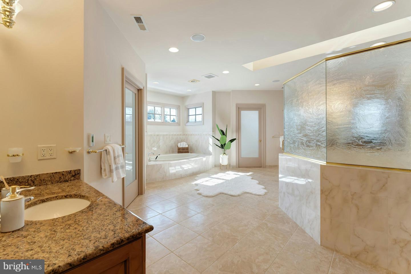 40436 BEACON HILL DR, LEESBURG, Virginia 20176, 5 Bedrooms Bedrooms, ,5 BathroomsBathrooms,Residential,For sale,40436 BEACON HILL DR,VALO2113328 MLS # VALO2113328