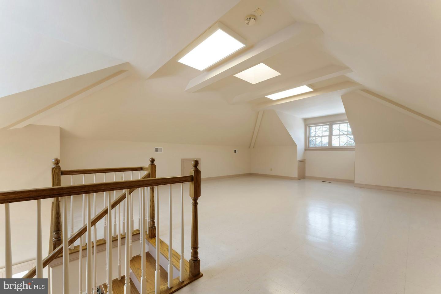 40436 BEACON HILL DR, LEESBURG, Virginia 20176, 5 Bedrooms Bedrooms, ,5 BathroomsBathrooms,Residential,For sale,40436 BEACON HILL DR,VALO2113328 MLS # VALO2113328