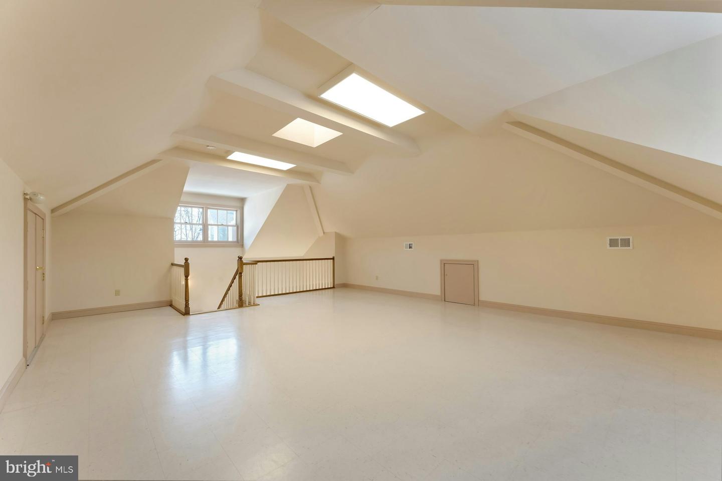 40436 BEACON HILL DR, LEESBURG, Virginia 20176, 5 Bedrooms Bedrooms, ,5 BathroomsBathrooms,Residential,For sale,40436 BEACON HILL DR,VALO2113328 MLS # VALO2113328