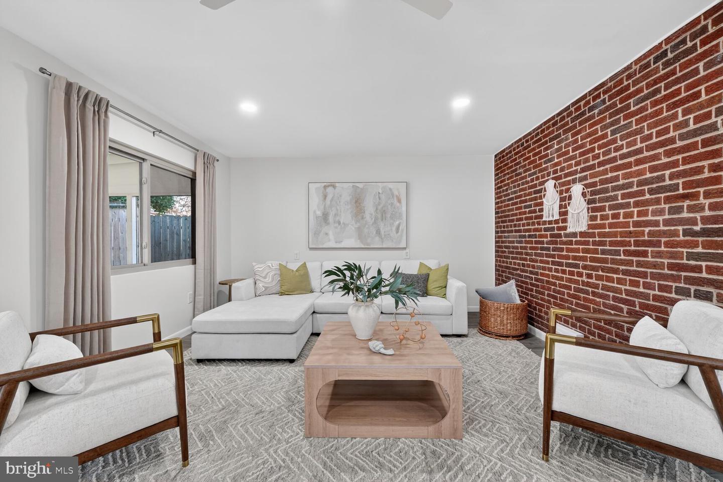 3316 6TH ST S, ARLINGTON, Virginia 22204, 2 Bedrooms Bedrooms, ,2 BathroomsBathrooms,Residential,For sale,3316 6TH ST S,VAAR2067318 MLS # VAAR2067318