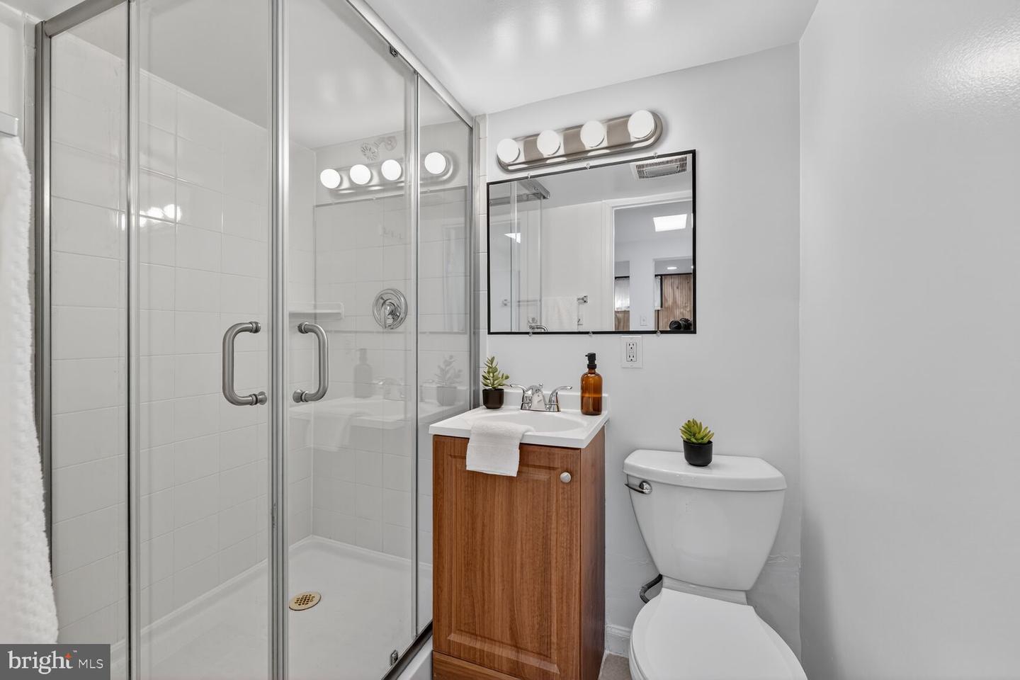 3316 6TH ST S, ARLINGTON, Virginia 22204, 2 Bedrooms Bedrooms, ,2 BathroomsBathrooms,Residential,For sale,3316 6TH ST S,VAAR2067318 MLS # VAAR2067318