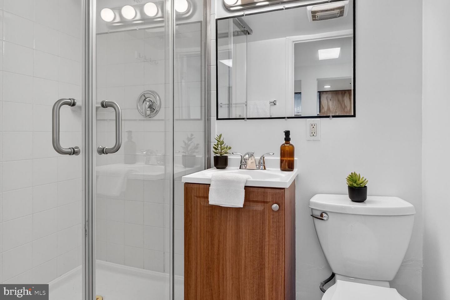 3316 6TH ST S, ARLINGTON, Virginia 22204, 2 Bedrooms Bedrooms, ,2 BathroomsBathrooms,Residential,For sale,3316 6TH ST S,VAAR2067318 MLS # VAAR2067318