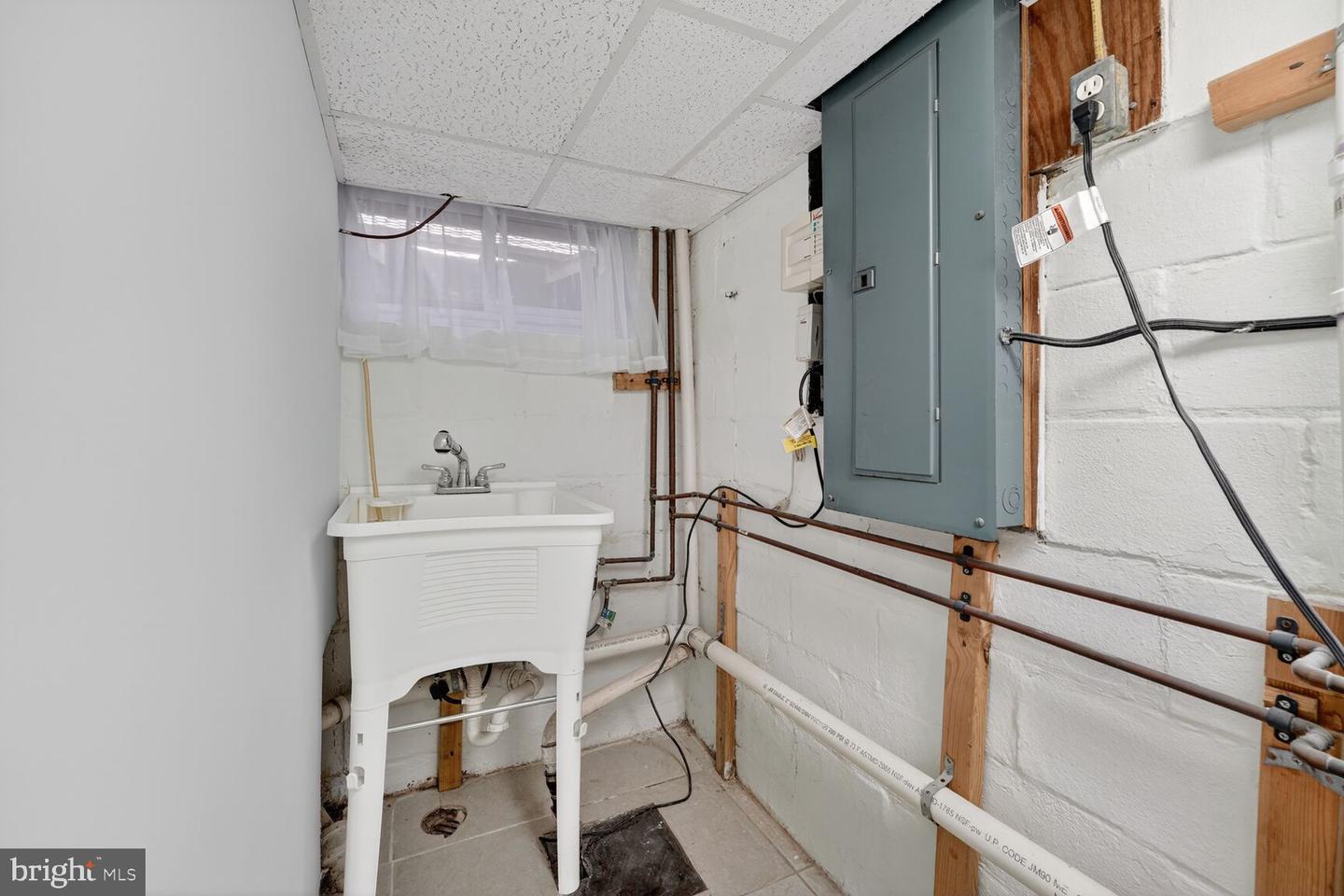 3316 6TH ST S, ARLINGTON, Virginia 22204, 2 Bedrooms Bedrooms, ,2 BathroomsBathrooms,Residential,For sale,3316 6TH ST S,VAAR2067318 MLS # VAAR2067318