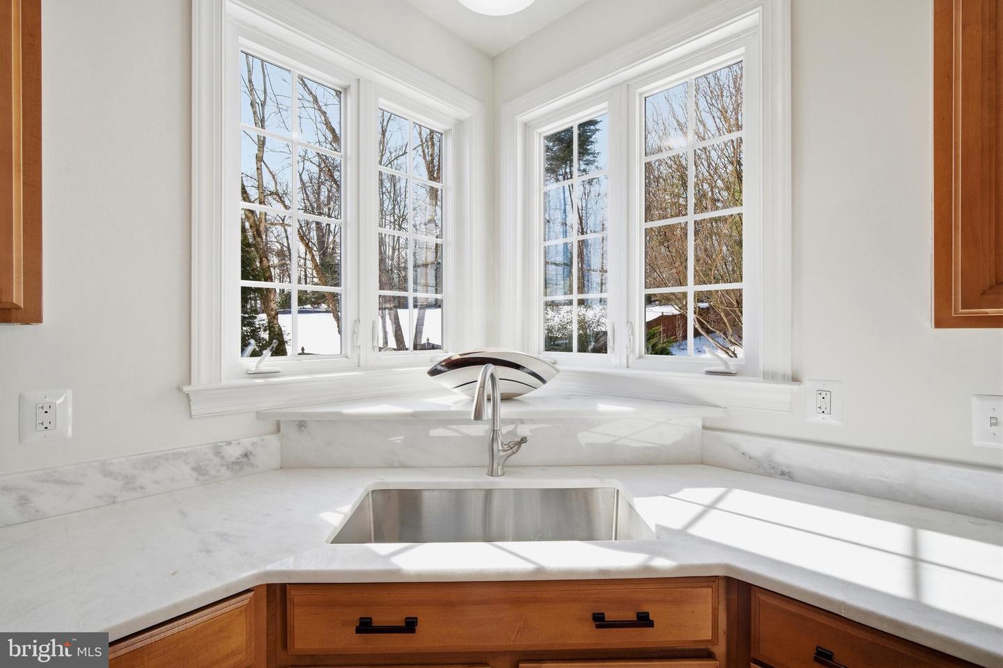 9348 OCCOQUAN OVERLOOK DR, LORTON, Virginia 22079, 5 Bedrooms Bedrooms, ,4 BathroomsBathrooms,Residential,For sale,9348 OCCOQUAN OVERLOOK DR,VAFX2284716 MLS # VAFX2284716