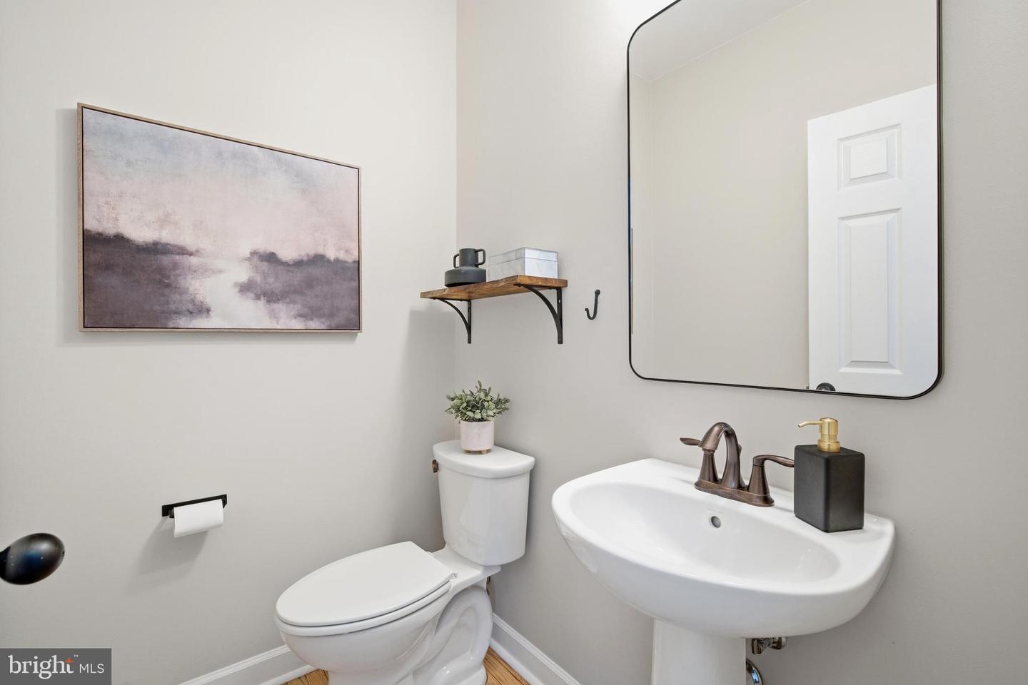 9348 OCCOQUAN OVERLOOK DR, LORTON, Virginia 22079, 5 Bedrooms Bedrooms, ,4 BathroomsBathrooms,Residential,For sale,9348 OCCOQUAN OVERLOOK DR,VAFX2284716 MLS # VAFX2284716