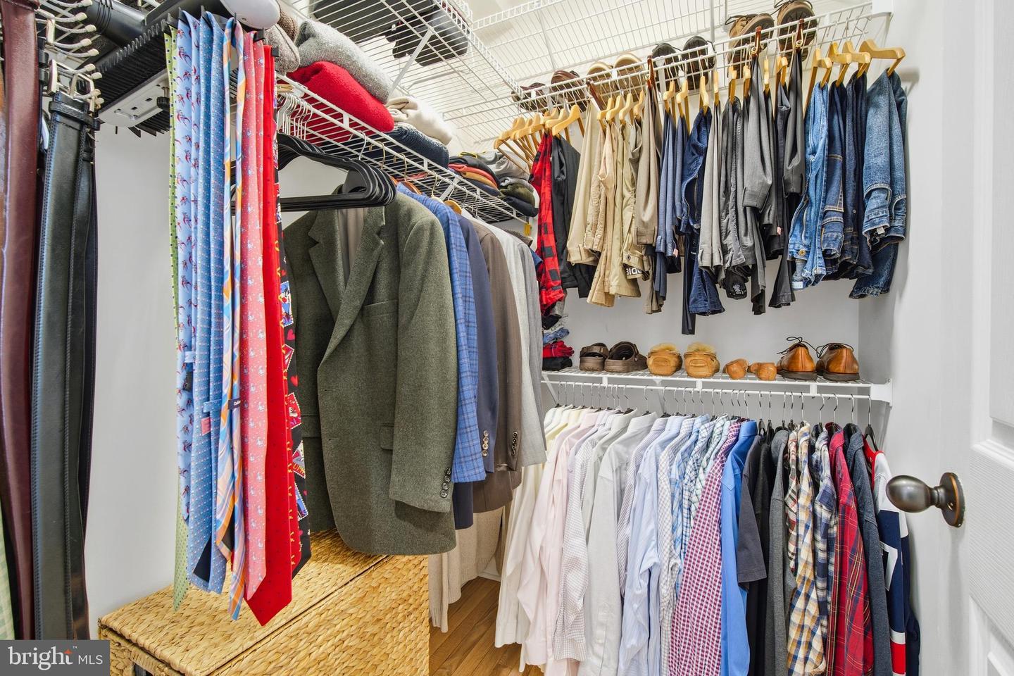 9348 OCCOQUAN OVERLOOK DR, LORTON, Virginia 22079, 5 Bedrooms Bedrooms, ,4 BathroomsBathrooms,Residential,For sale,9348 OCCOQUAN OVERLOOK DR,VAFX2284716 MLS # VAFX2284716