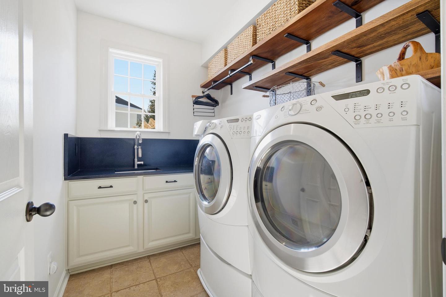 9348 OCCOQUAN OVERLOOK DR, LORTON, Virginia 22079, 5 Bedrooms Bedrooms, ,4 BathroomsBathrooms,Residential,For sale,9348 OCCOQUAN OVERLOOK DR,VAFX2284716 MLS # VAFX2284716