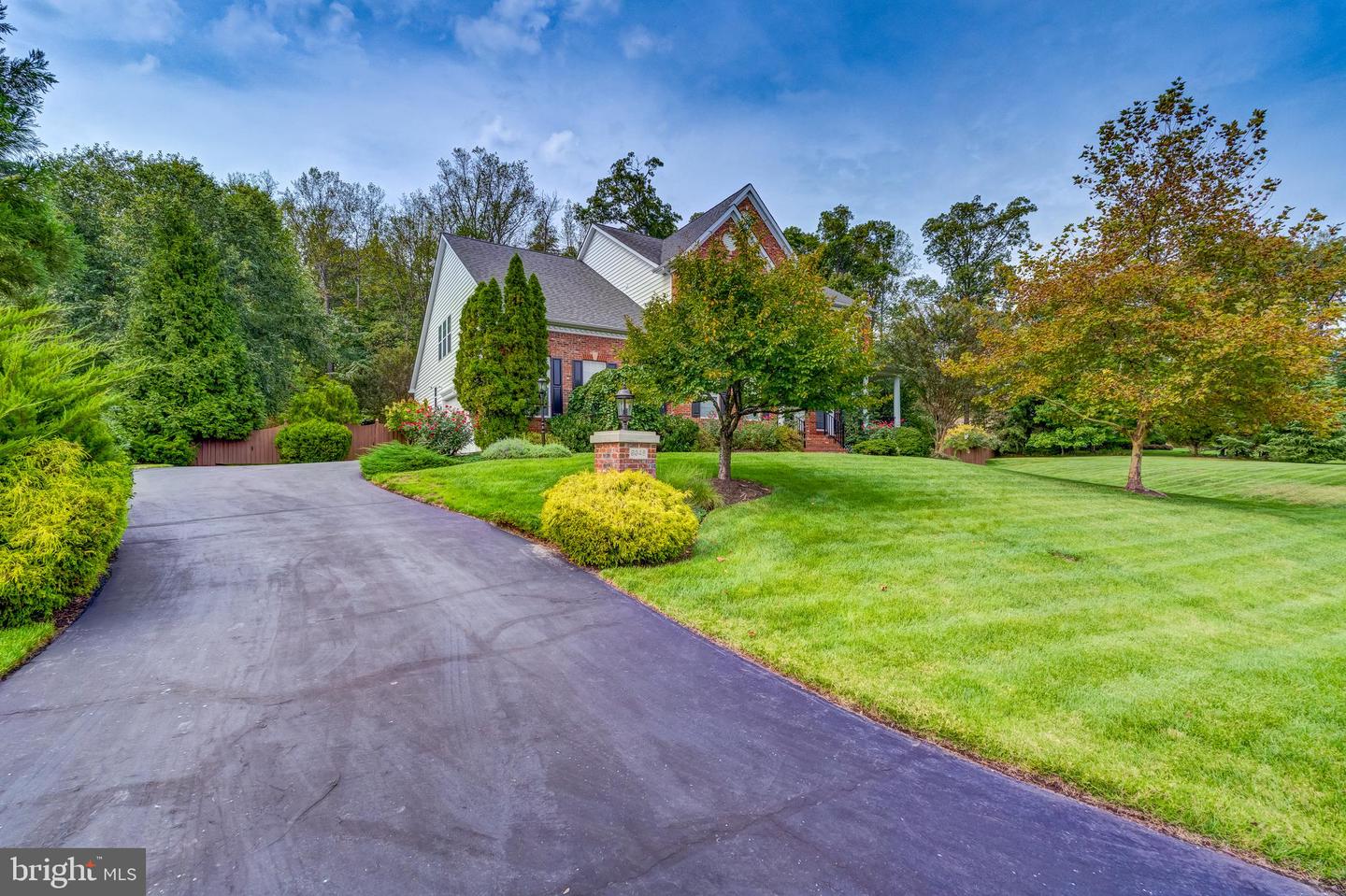 9348 OCCOQUAN OVERLOOK DR, LORTON, Virginia 22079, 5 Bedrooms Bedrooms, ,4 BathroomsBathrooms,Residential,For sale,9348 OCCOQUAN OVERLOOK DR,VAFX2284716 MLS # VAFX2284716