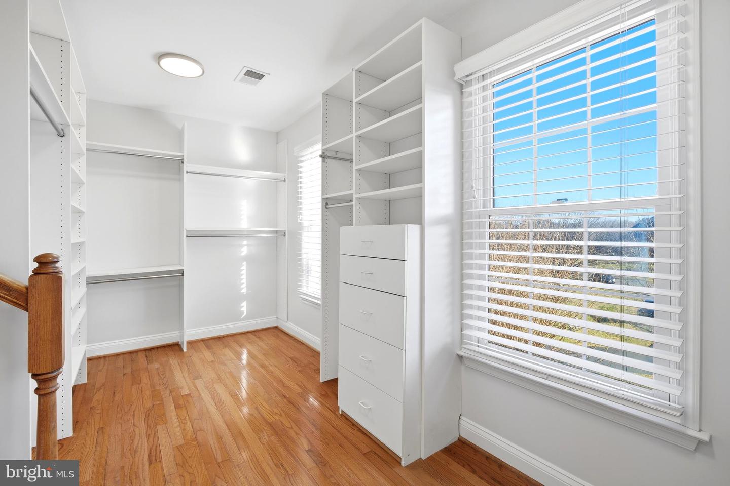 11866 TIMBER KNOLL CT, HERNDON, Virginia 20170, 6 Bedrooms Bedrooms, ,5 BathroomsBathrooms,Residential,For sale,11866 TIMBER KNOLL CT,VAFX2284804 MLS # VAFX2284804