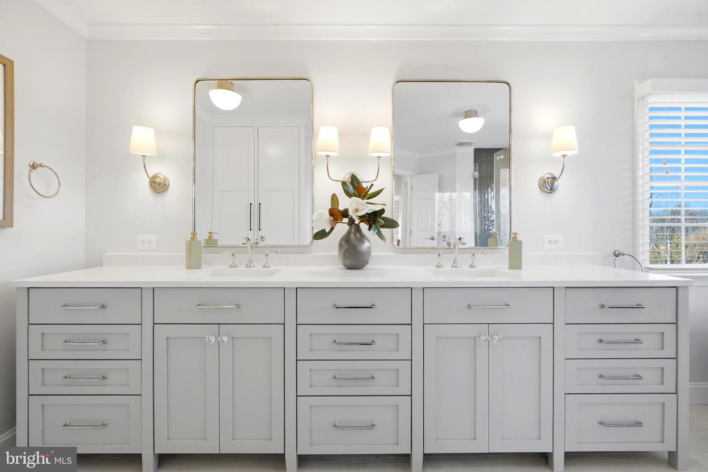 11866 TIMBER KNOLL CT, HERNDON, Virginia 20170, 6 Bedrooms Bedrooms, ,5 BathroomsBathrooms,Residential,For sale,11866 TIMBER KNOLL CT,VAFX2284804 MLS # VAFX2284804