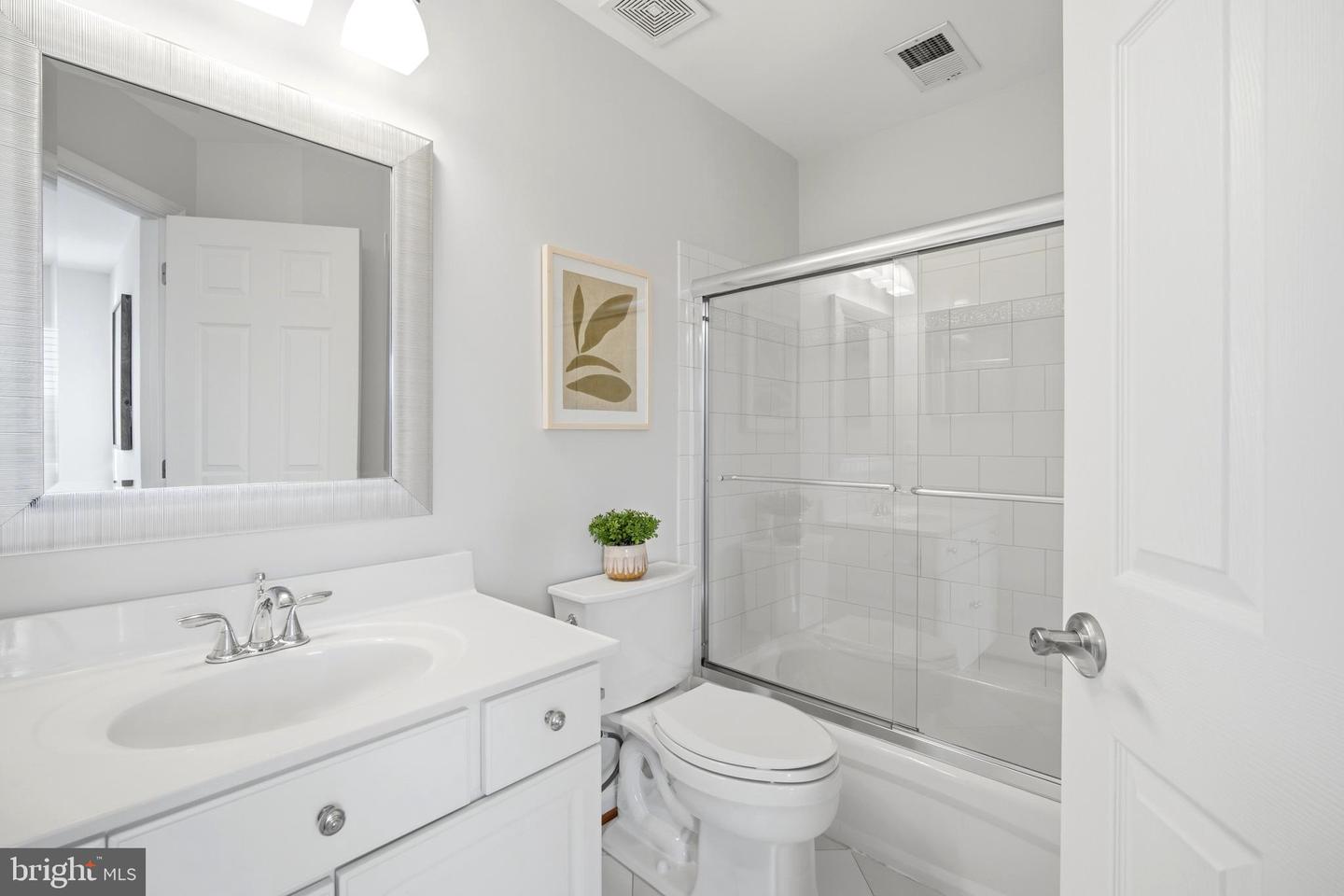 11866 TIMBER KNOLL CT, HERNDON, Virginia 20170, 6 Bedrooms Bedrooms, ,5 BathroomsBathrooms,Residential,For sale,11866 TIMBER KNOLL CT,VAFX2284804 MLS # VAFX2284804