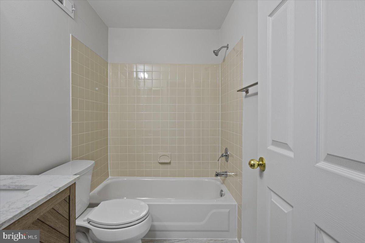 13522 MALLARD WATCH WAY, CLIFTON, Virginia 20124, 3 Bedrooms Bedrooms, ,3 BathroomsBathrooms,Residential,For sale,13522 MALLARD WATCH WAY,VAFX2284918 MLS # VAFX2284918