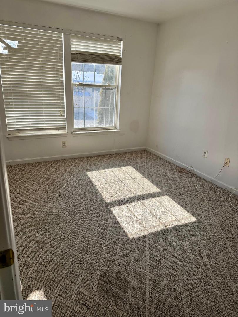 4 JOLIE CT, FREDERICKSBURG, Virginia 22406, 4 Bedrooms Bedrooms, ,3 BathroomsBathrooms,Residential,For sale,4 JOLIE CT,VAST2045104 MLS # VAST2045104