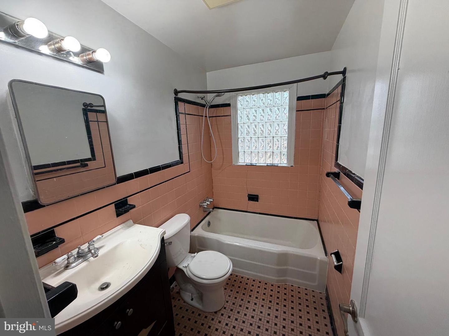 9704 BLAKE LN, FAIRFAX, Virginia 22031, 3 Bedrooms Bedrooms, ,1 BathroomBathrooms,Residential,For sale,9704 BLAKE LN,VAFX2284888 MLS # VAFX2284888