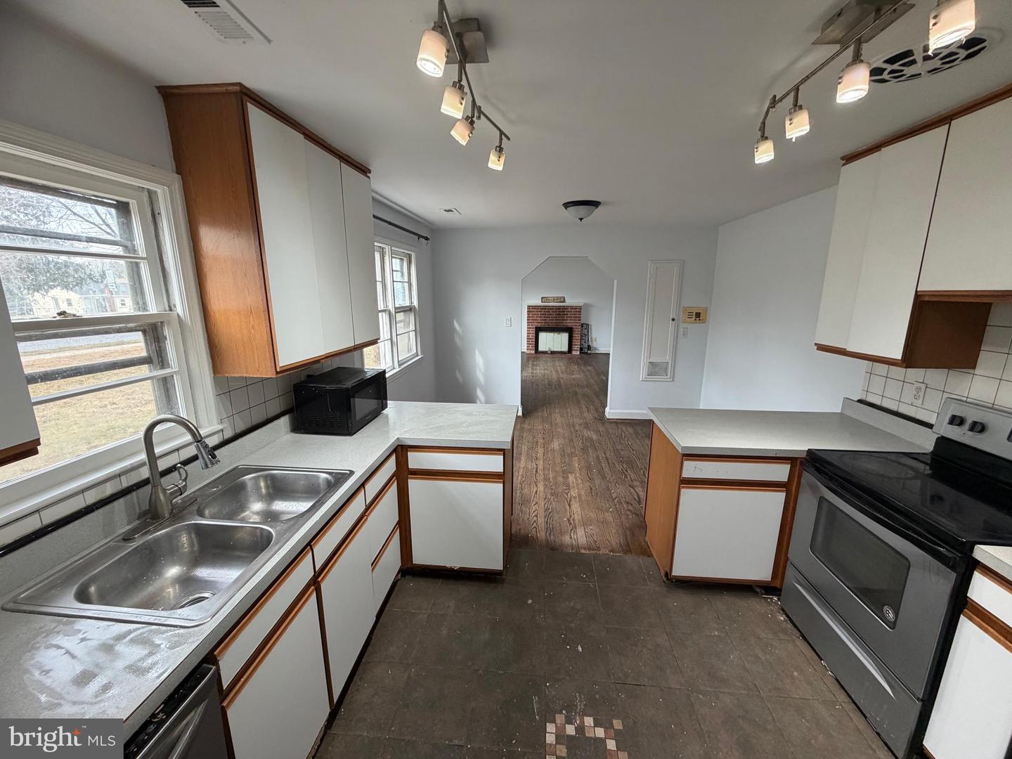 9704 BLAKE LN, FAIRFAX, Virginia 22031, 3 Bedrooms Bedrooms, ,1 BathroomBathrooms,Residential,For sale,9704 BLAKE LN,VAFX2284888 MLS # VAFX2284888