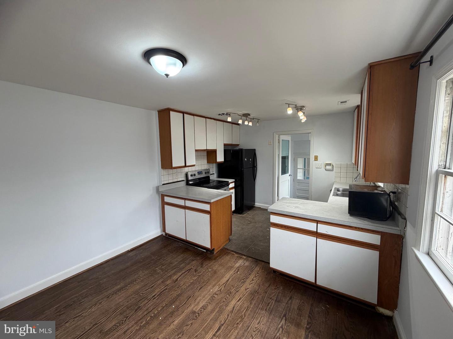 9704 BLAKE LN, FAIRFAX, Virginia 22031, 3 Bedrooms Bedrooms, ,1 BathroomBathrooms,Residential,For sale,9704 BLAKE LN,VAFX2284888 MLS # VAFX2284888