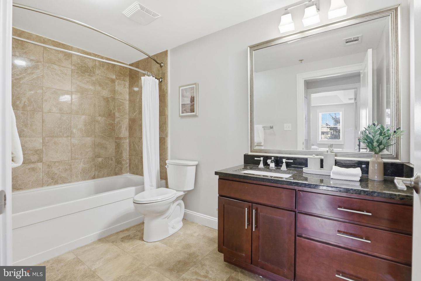 6301 EDSALL RD #106, ALEXANDRIA, Virginia 22312, 1 Bedroom Bedrooms, ,1 BathroomBathrooms,Residential,For sale,6301 EDSALL RD #106,VAFX2284926 MLS # VAFX2284926