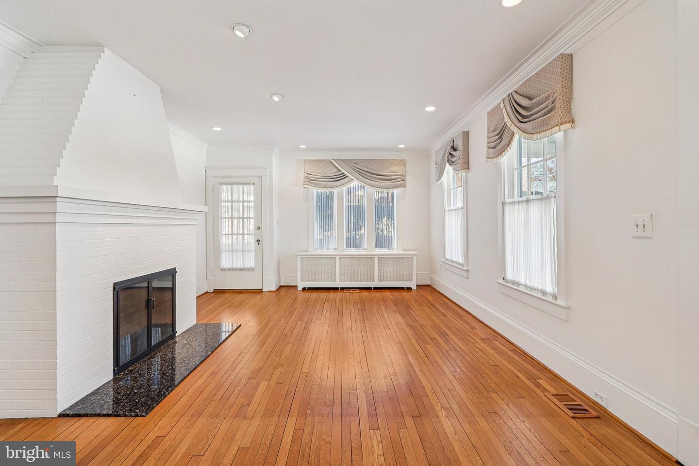 1922 S ARLINGTON RIDGE RD, ARLINGTON, Virginia 22202, 3 Bedrooms Bedrooms, ,3 BathroomsBathrooms,Residential,For sale,1922 S ARLINGTON RIDGE RD,VAAR2067656 MLS # VAAR2067656