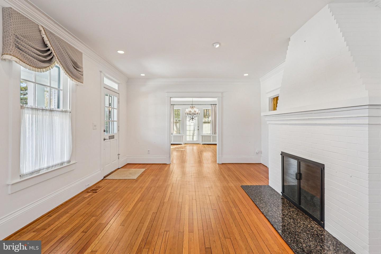 1922 S ARLINGTON RIDGE RD, ARLINGTON, Virginia 22202, 3 Bedrooms Bedrooms, ,3 BathroomsBathrooms,Residential,For sale,1922 S ARLINGTON RIDGE RD,VAAR2067656 MLS # VAAR2067656