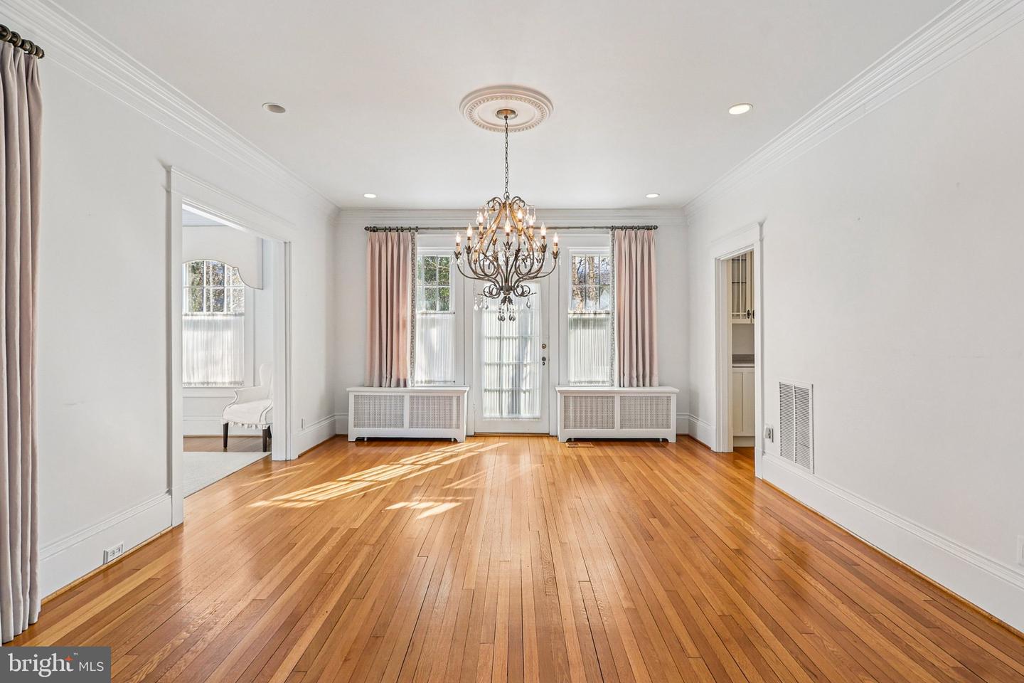 1922 S ARLINGTON RIDGE RD, ARLINGTON, Virginia 22202, 3 Bedrooms Bedrooms, ,3 BathroomsBathrooms,Residential,For sale,1922 S ARLINGTON RIDGE RD,VAAR2067656 MLS # VAAR2067656