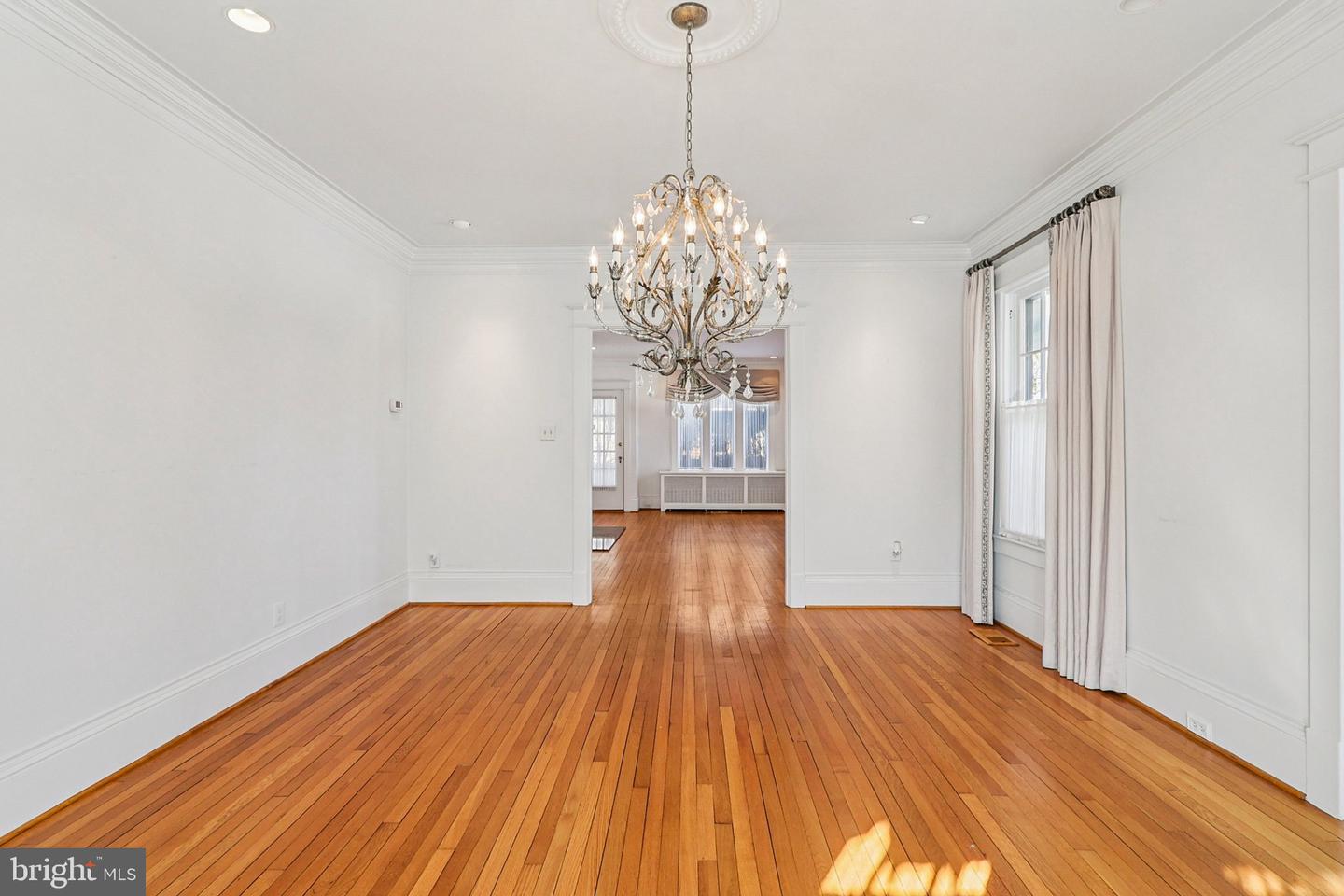 1922 S ARLINGTON RIDGE RD, ARLINGTON, Virginia 22202, 3 Bedrooms Bedrooms, ,3 BathroomsBathrooms,Residential,For sale,1922 S ARLINGTON RIDGE RD,VAAR2067656 MLS # VAAR2067656