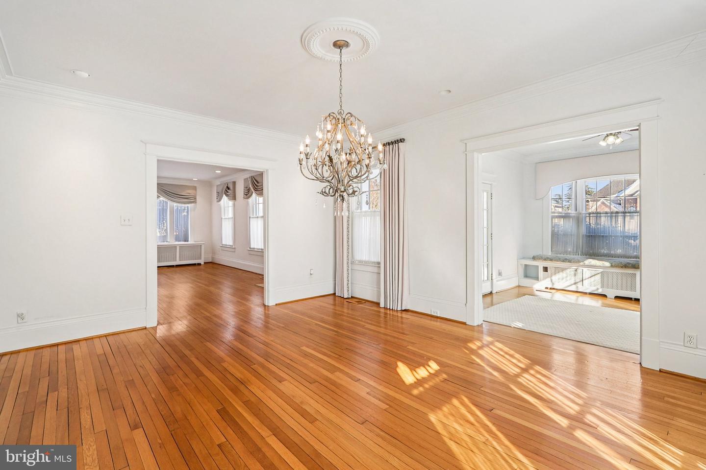 1922 S ARLINGTON RIDGE RD, ARLINGTON, Virginia 22202, 3 Bedrooms Bedrooms, ,3 BathroomsBathrooms,Residential,For sale,1922 S ARLINGTON RIDGE RD,VAAR2067656 MLS # VAAR2067656