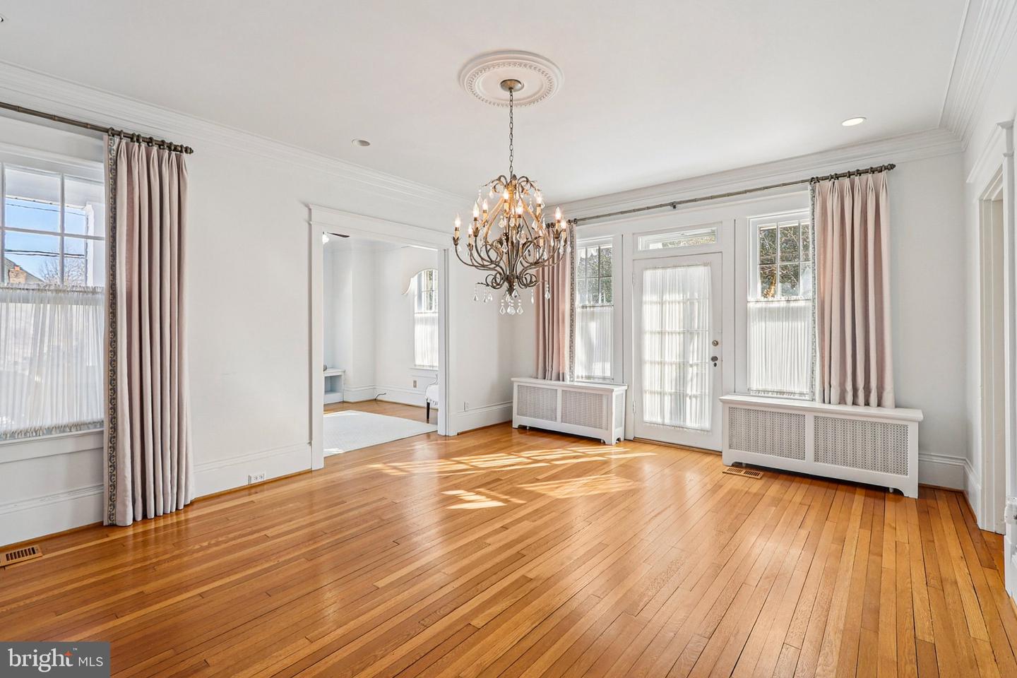 1922 S ARLINGTON RIDGE RD, ARLINGTON, Virginia 22202, 3 Bedrooms Bedrooms, ,3 BathroomsBathrooms,Residential,For sale,1922 S ARLINGTON RIDGE RD,VAAR2067656 MLS # VAAR2067656